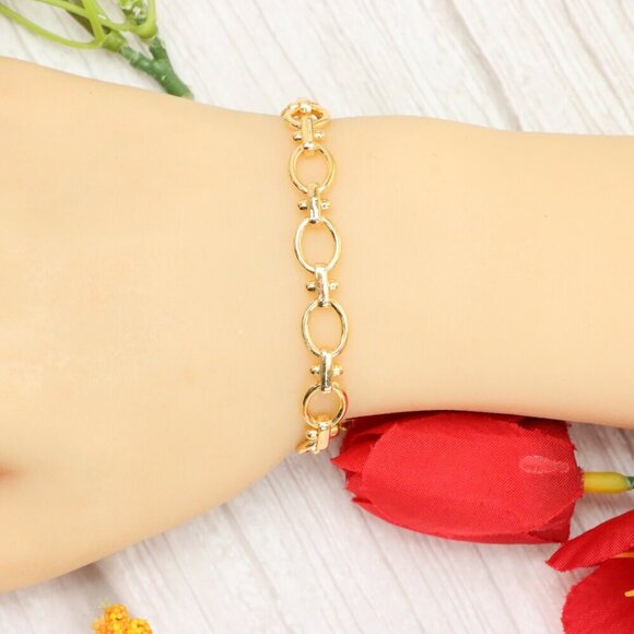 "Trendy Handmade Bracelet – A Thoughtful Gift for Girls & Women | UNVRC1602 - Picture 4 of 10